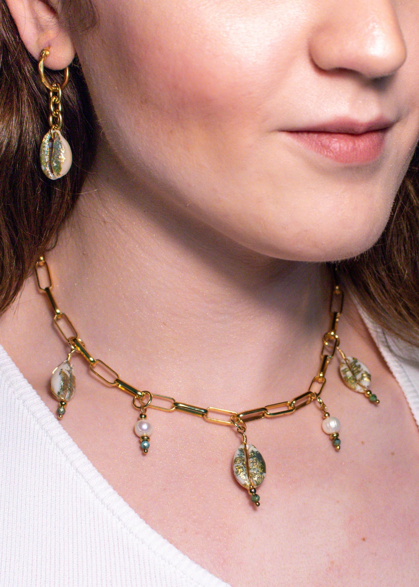 Shell-Studded Chunky Paperclip Necklace in 18K Gold Plated Stainless Steel