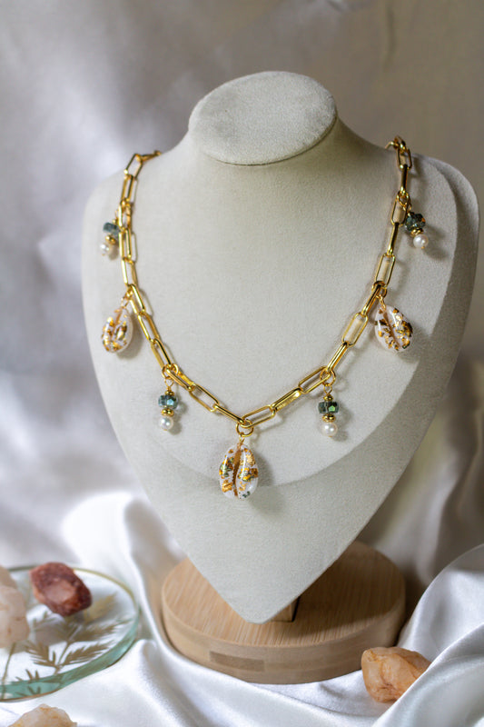 Shell-Studded Chunky Paperclip Necklace in 18K Gold Plated Stainless Steel
