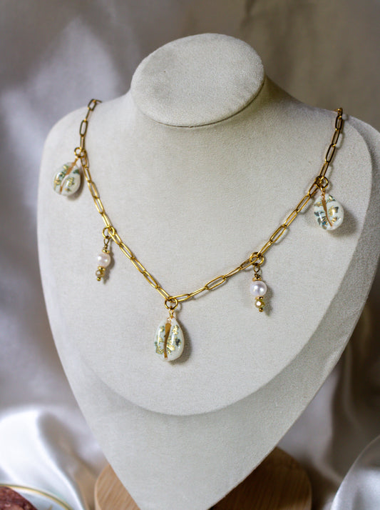 Shell-Studded Delicate Paperclip Necklace in 18K Gold Plated Stainless Steel