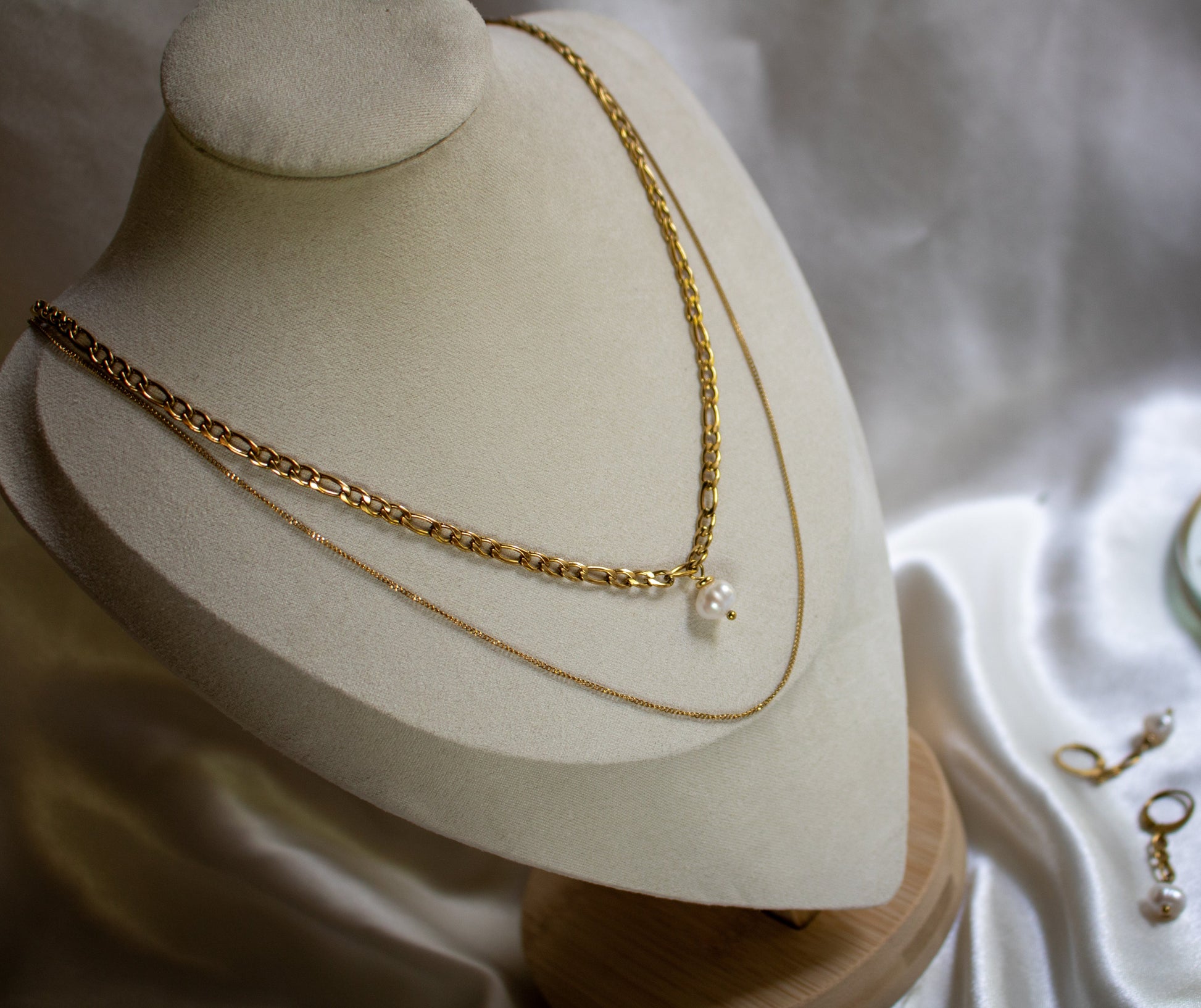 The Drop Necklace showcases 18K gold chains and a luminous freshwater pearl, perfect for layering or solo wear.