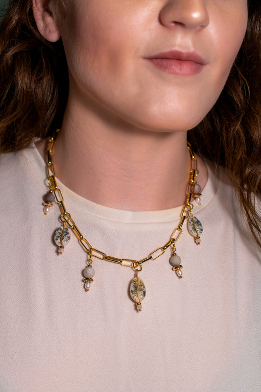 Shell-Studded Chunky Paperclip Necklace in 18K Gold Plated Stainless Steel