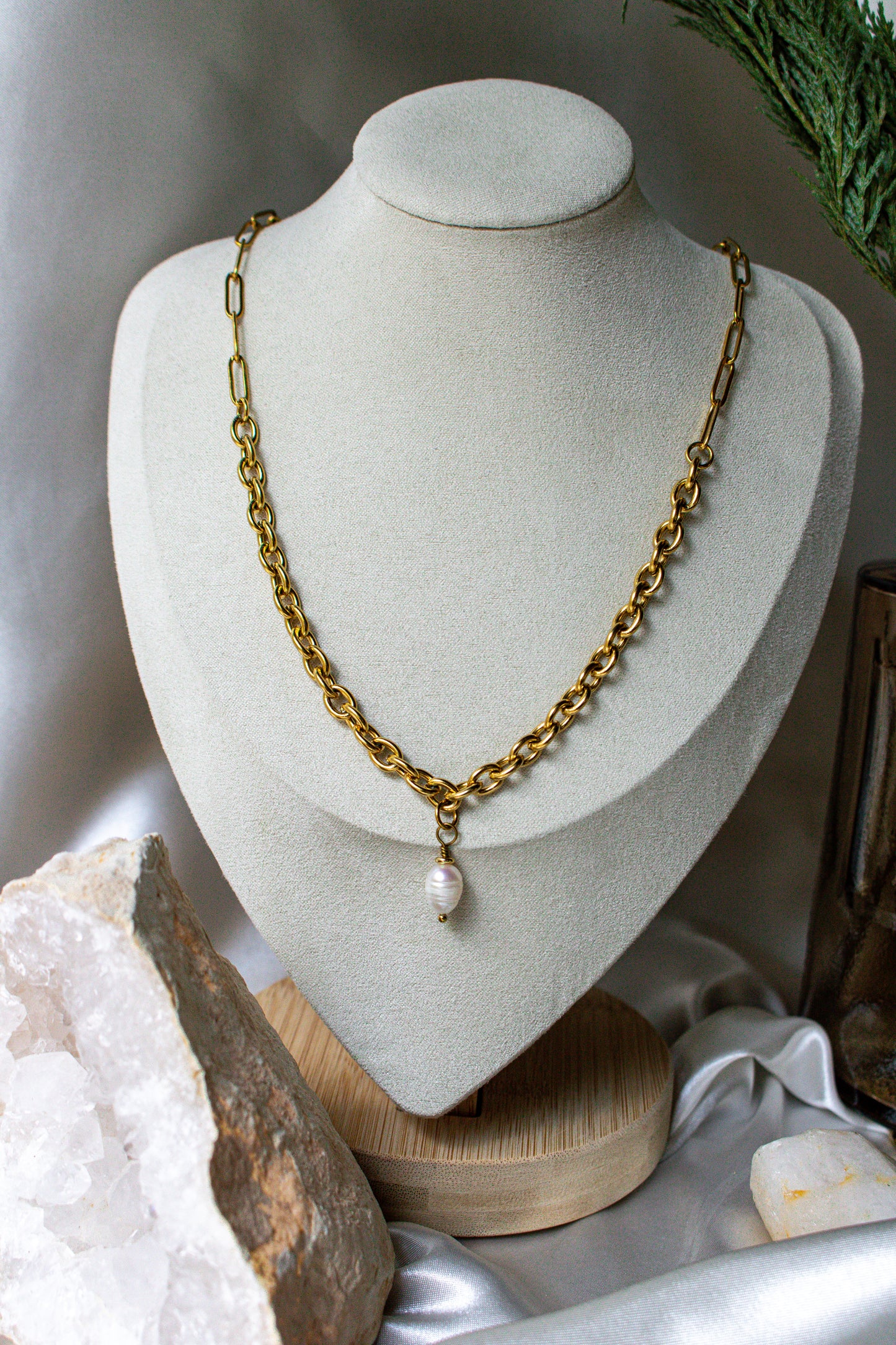 The Pendulum Necklace