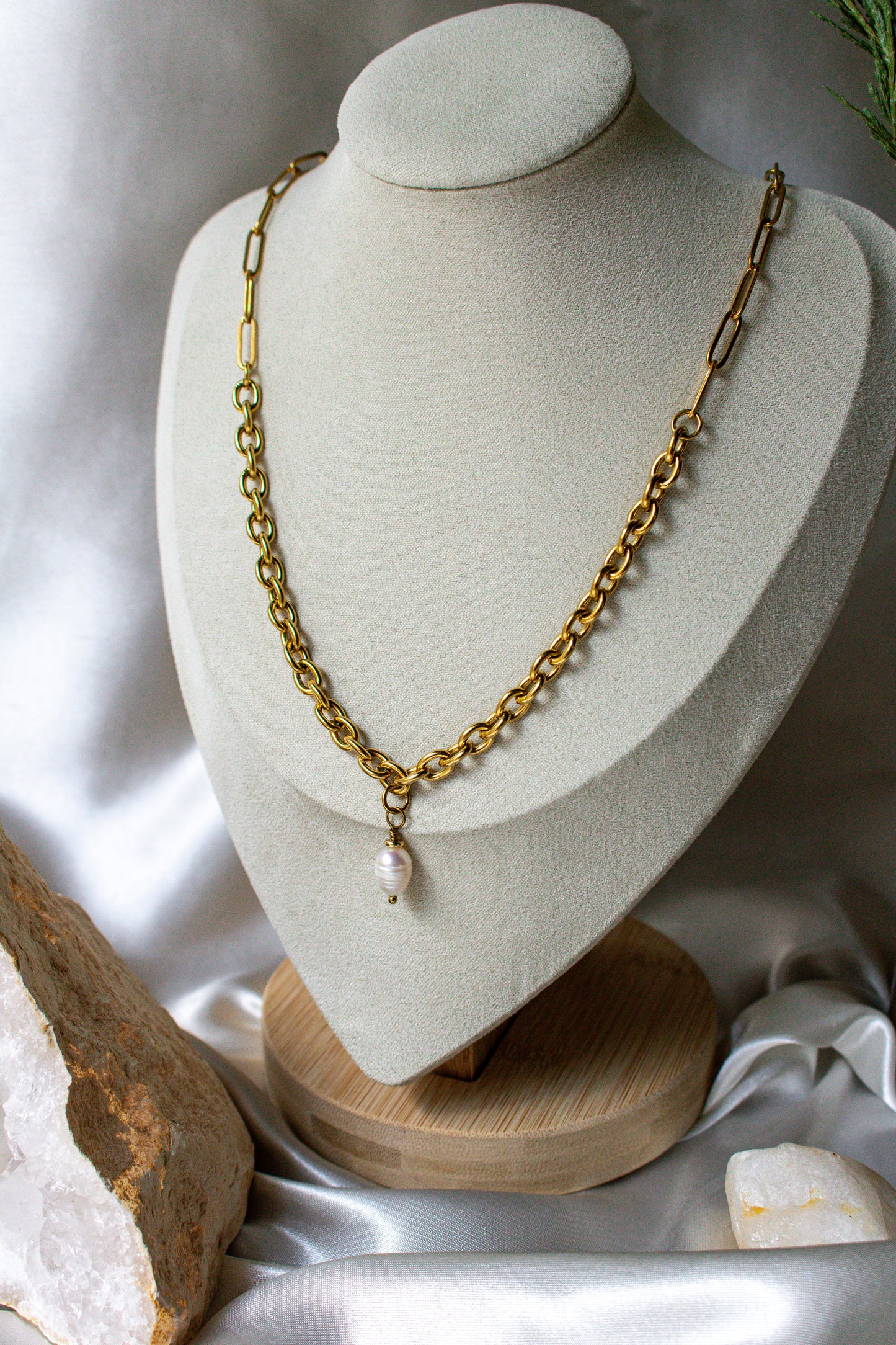 The Pendulum Necklace